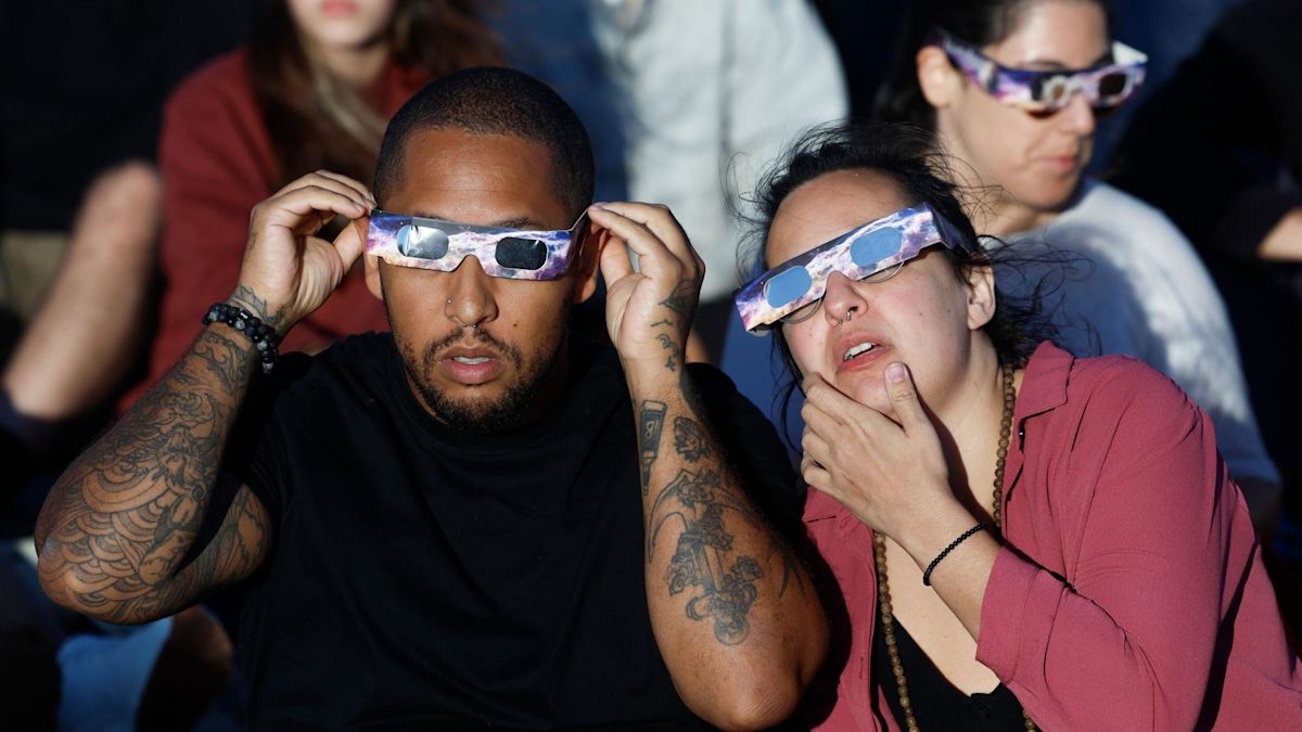 Eclipse eye damage warning: blurred vision may signal sun‑related injury