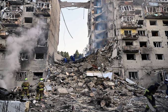 Kyiv attack leaves 17 dead as hot‑water service collapses