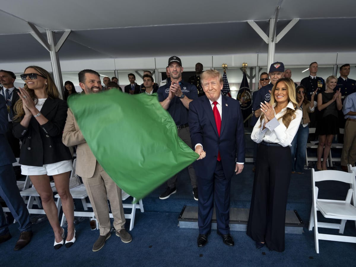 President Trump kicks off Washington IndyCar race with ceremonial green flag