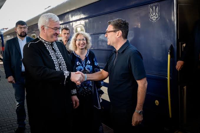 British minister Burnham lands in Kyiv to cement UK aid to Ukraine
