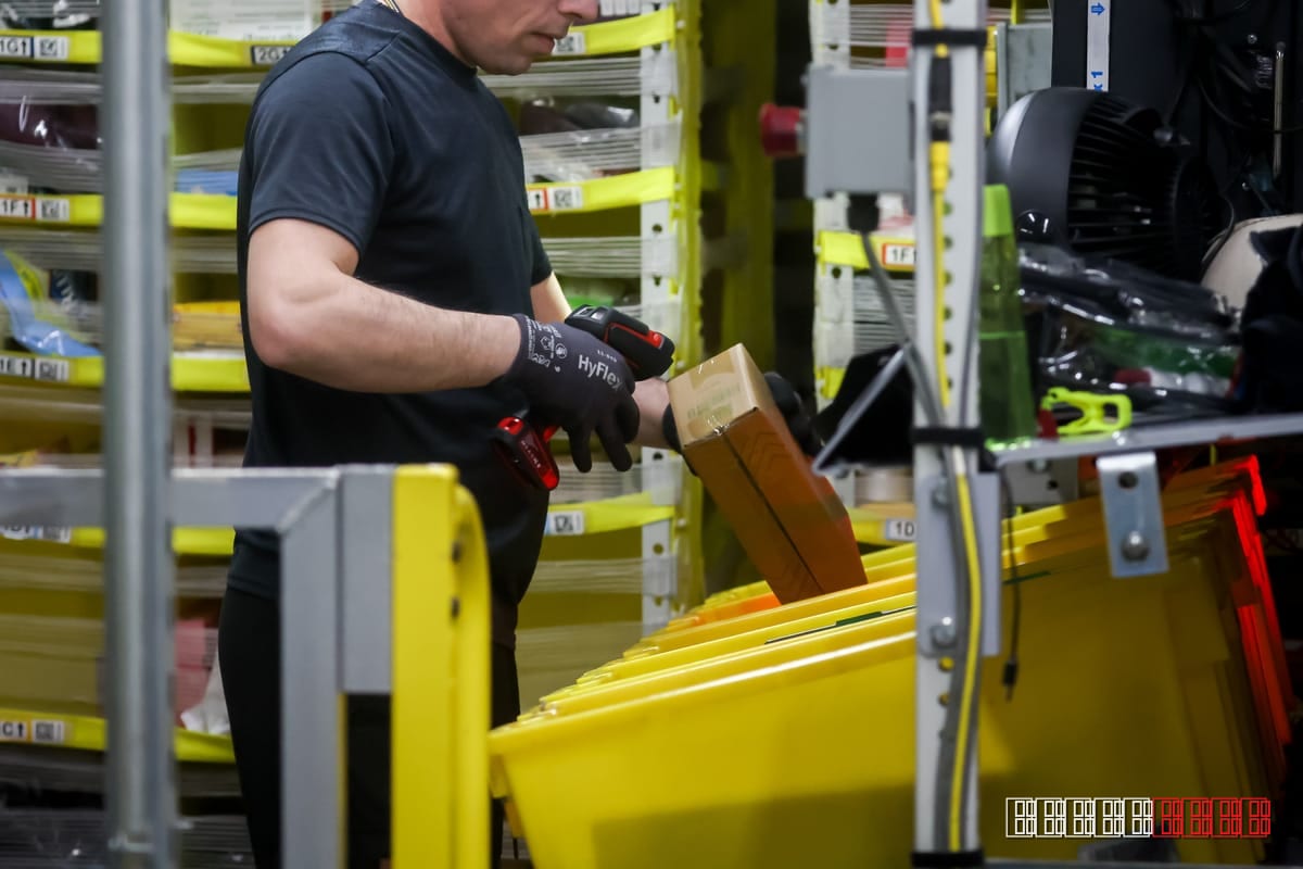 Amazon Announces $1‑per‑Hour Wage Increase for U.S. Employees