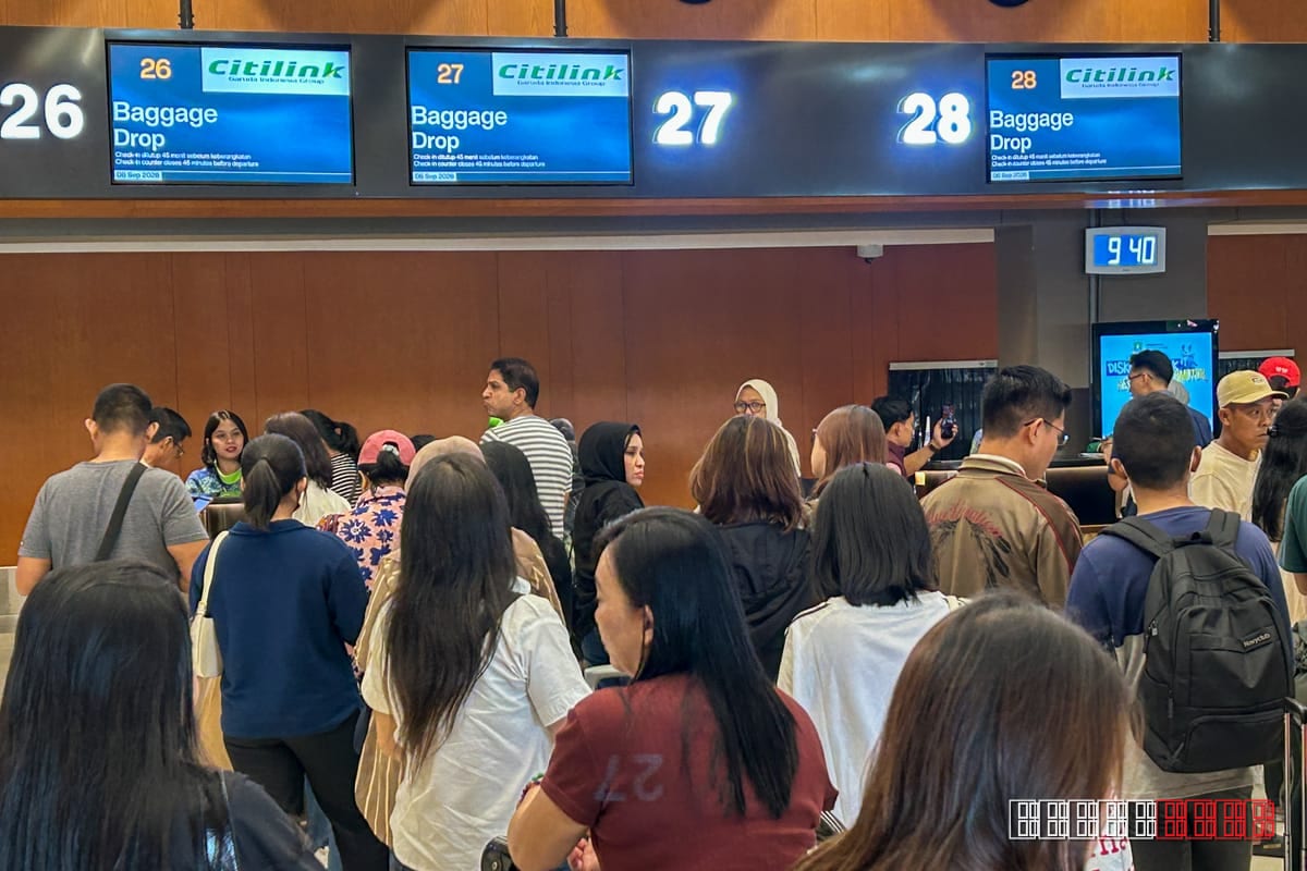 Anak Krakatau eruption forces mass flight cancellations at Jakarta hub