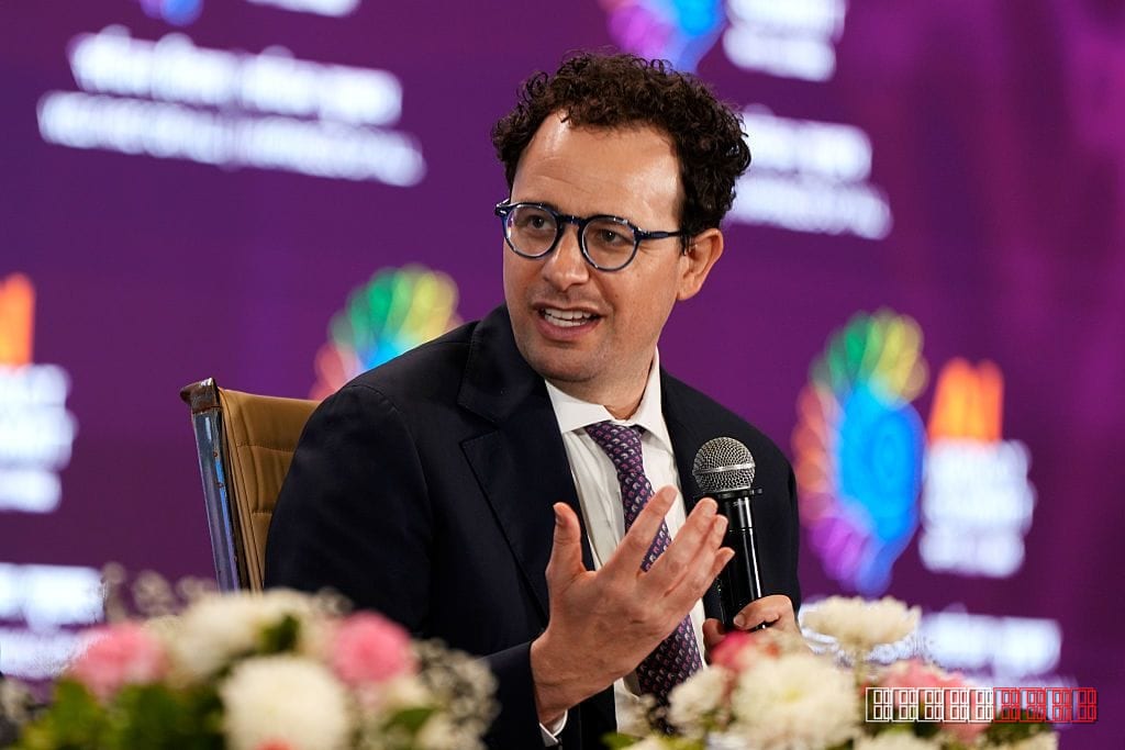 Anthropic CEO Sets Measured Pace for AI Frontier Development