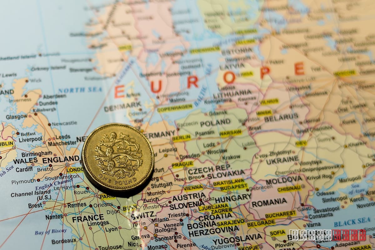 Britain’s Pound Leads G10 Gains as Global Rates Tighten