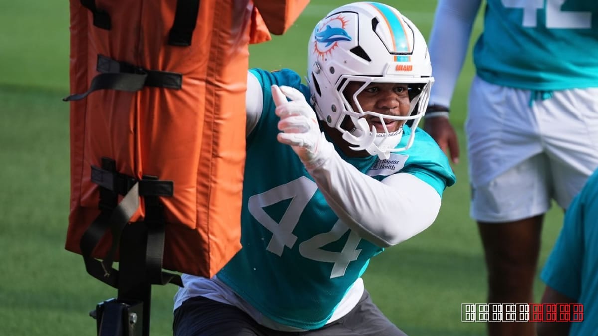 Dolphins bench Chop Robinson after practice concussion before 49ers game