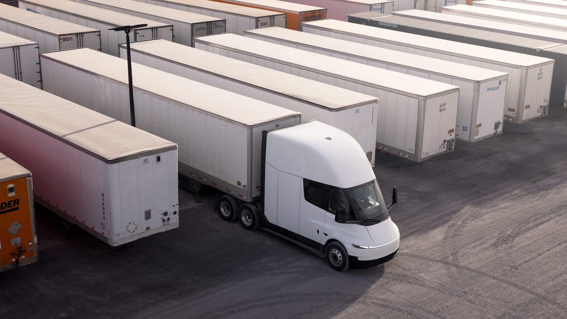 Einride secures 500 Tesla Semis to boost electric freight fleet