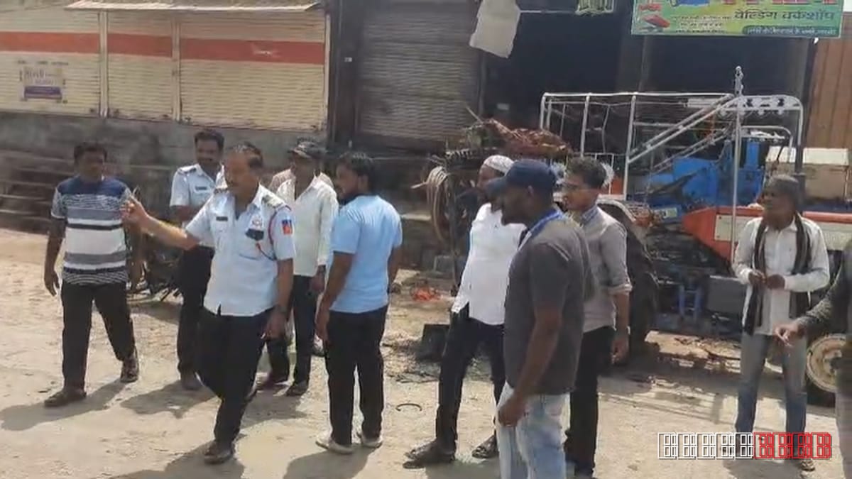 Gelatin‑laden tractor blast kills four in Yavatmal