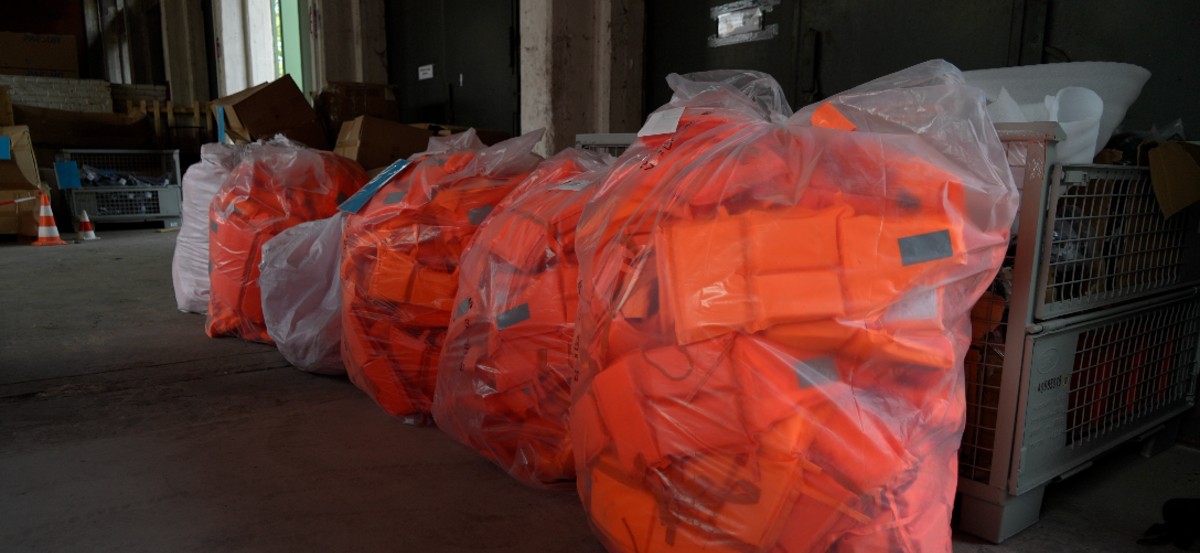 German police confiscate dinghies in first raids under new anti‑smuggling law