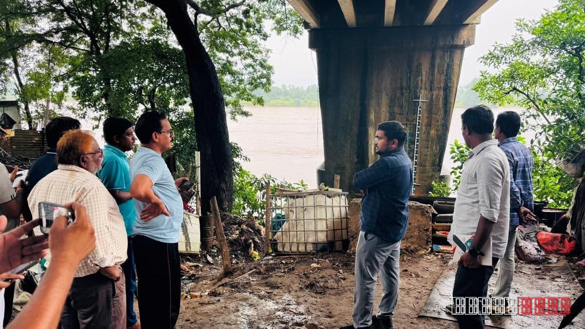 Godavari’s surge forces village alerts while Sabri water levels fall