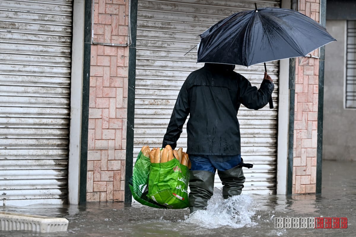 Heavy rains flood Tunis streets, leaving drivers and residents stranded