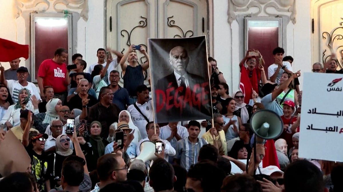 Mass rally in Tunis urges President Kais Saied to resign