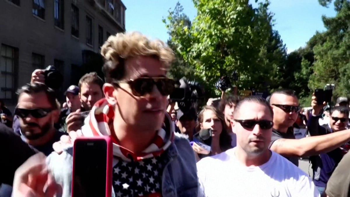 Milo Yiannopoulos taken into custody by U.S. ICE
