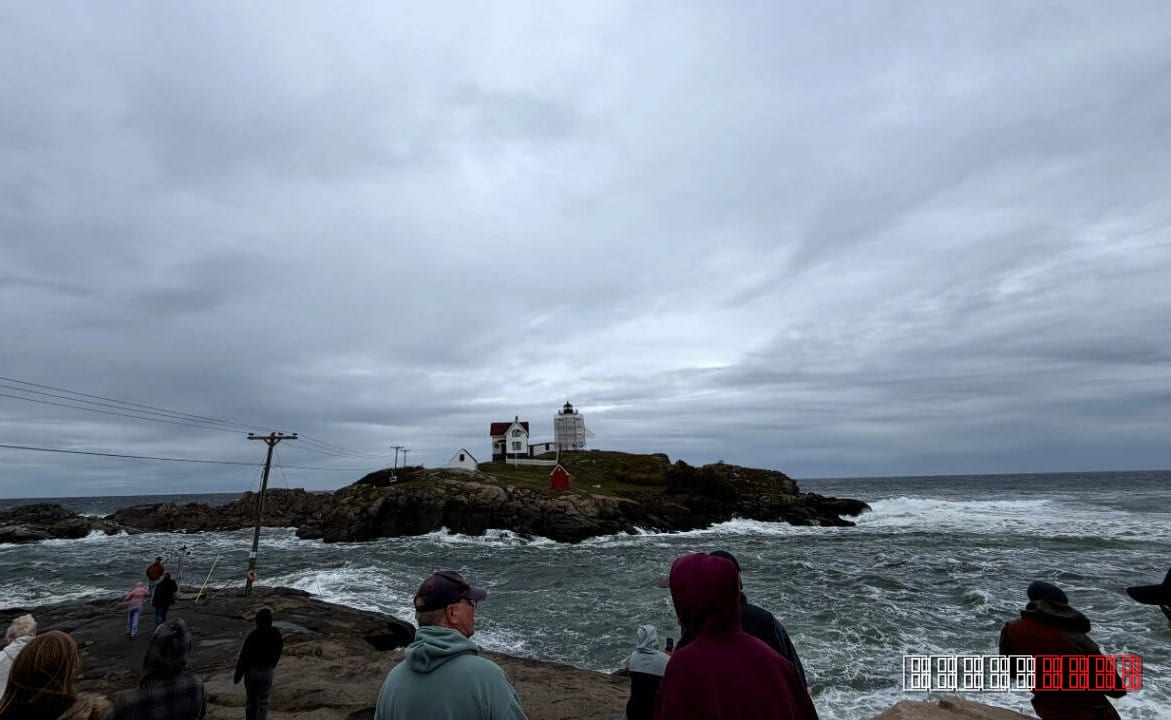 Nor'easter Sweeps US East Coast, Cancels Hundreds of Flights and Knocks Out Power