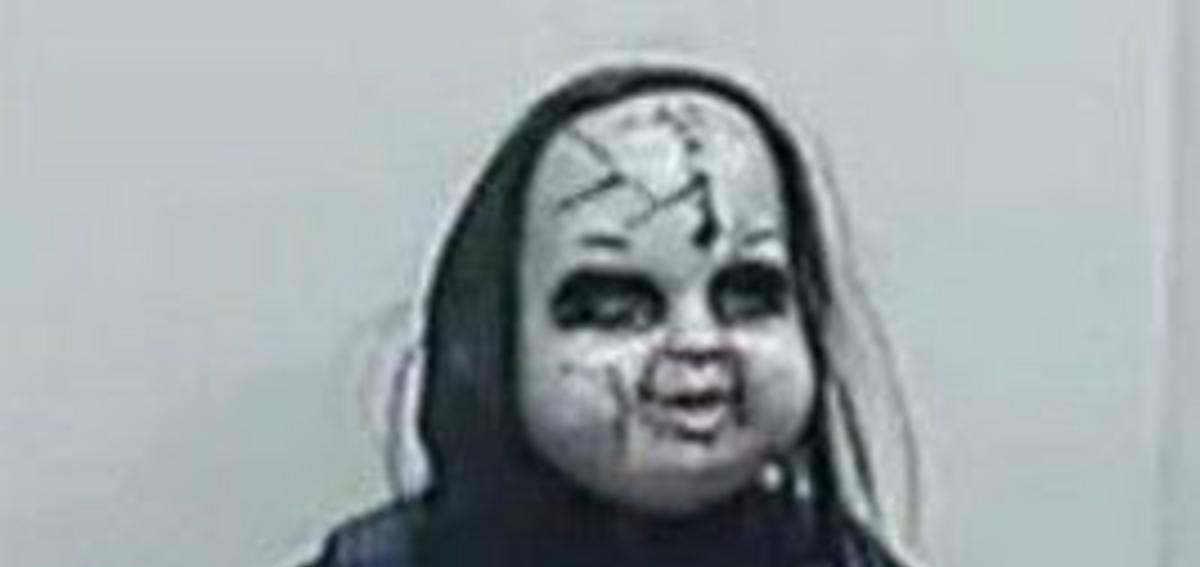 Philadelphia police search for man in horror‑movie mask after residents chased