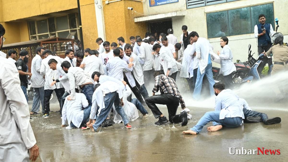 Police Probe Launched After Water Cannon Used on Bhopal Intern Doctors