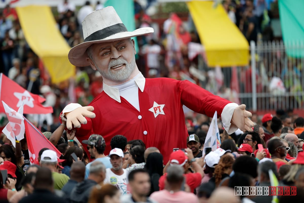 Polls Show Lula and Flavio Bolsonaro Neck‑and‑Neck Ahead of Brazil Vote