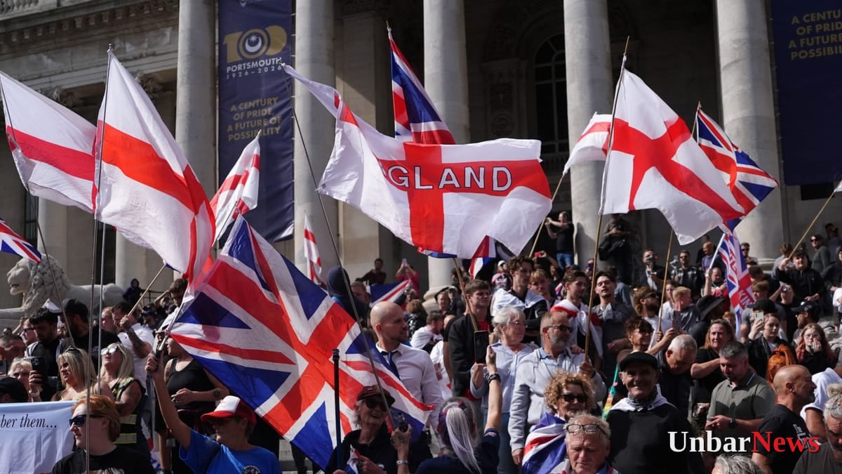 Portsmouth protest turns violent as anti‑migration marchers pursue anti‑racism demonstrators