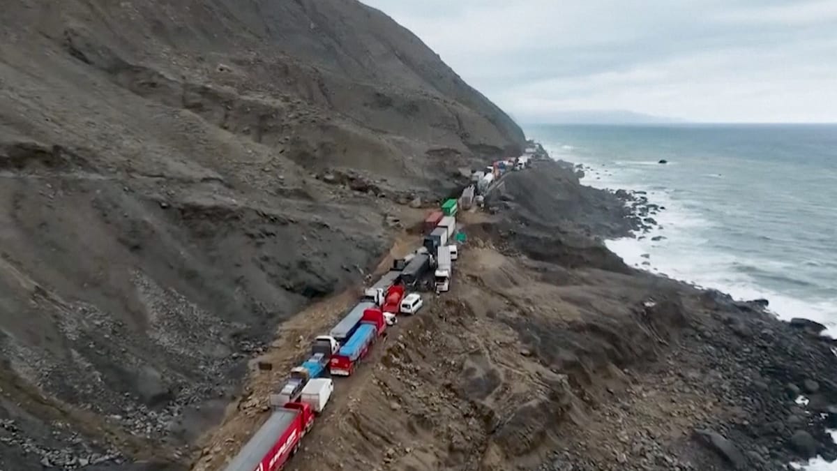 Rescue teams free motorists after week-long landslide blockage in Peru