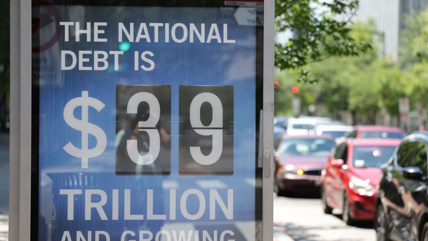 U.S. federal debt breaches $40 trillion, prompting rate pressure